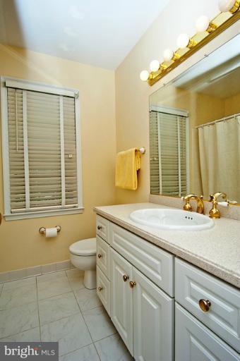 1810 Batten Hollow Road Vienna, VA 22182 - Photo 27 of 30 Bath