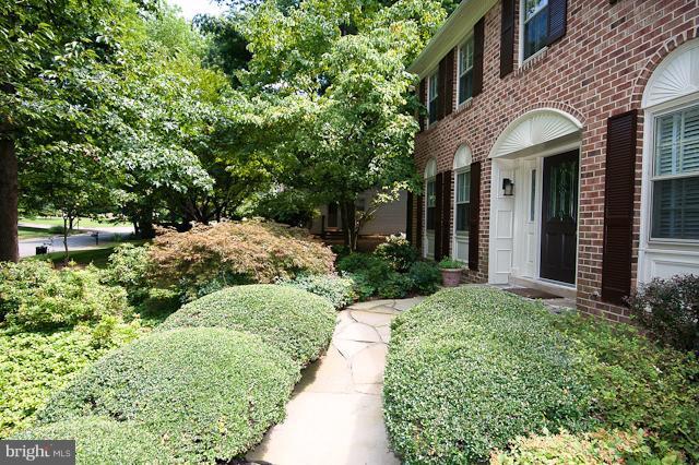 1810 Batten Hollow Road Vienna, VA 22182 - Photo 5 of 30 Exterior (Front)