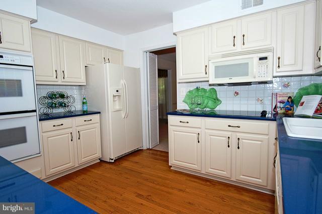 1810 Batten Hollow Road Vienna, VA 22182 - Photo 7 of 30 Kitchen