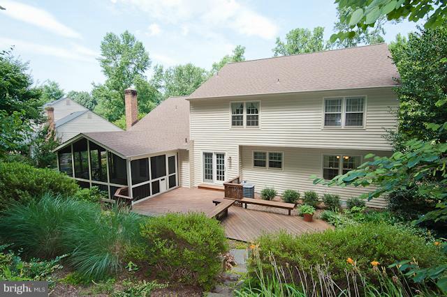 1810 Batten Hollow Road Vienna, VA 22182 - Photo 9 of 30 Exterior (Rear)
