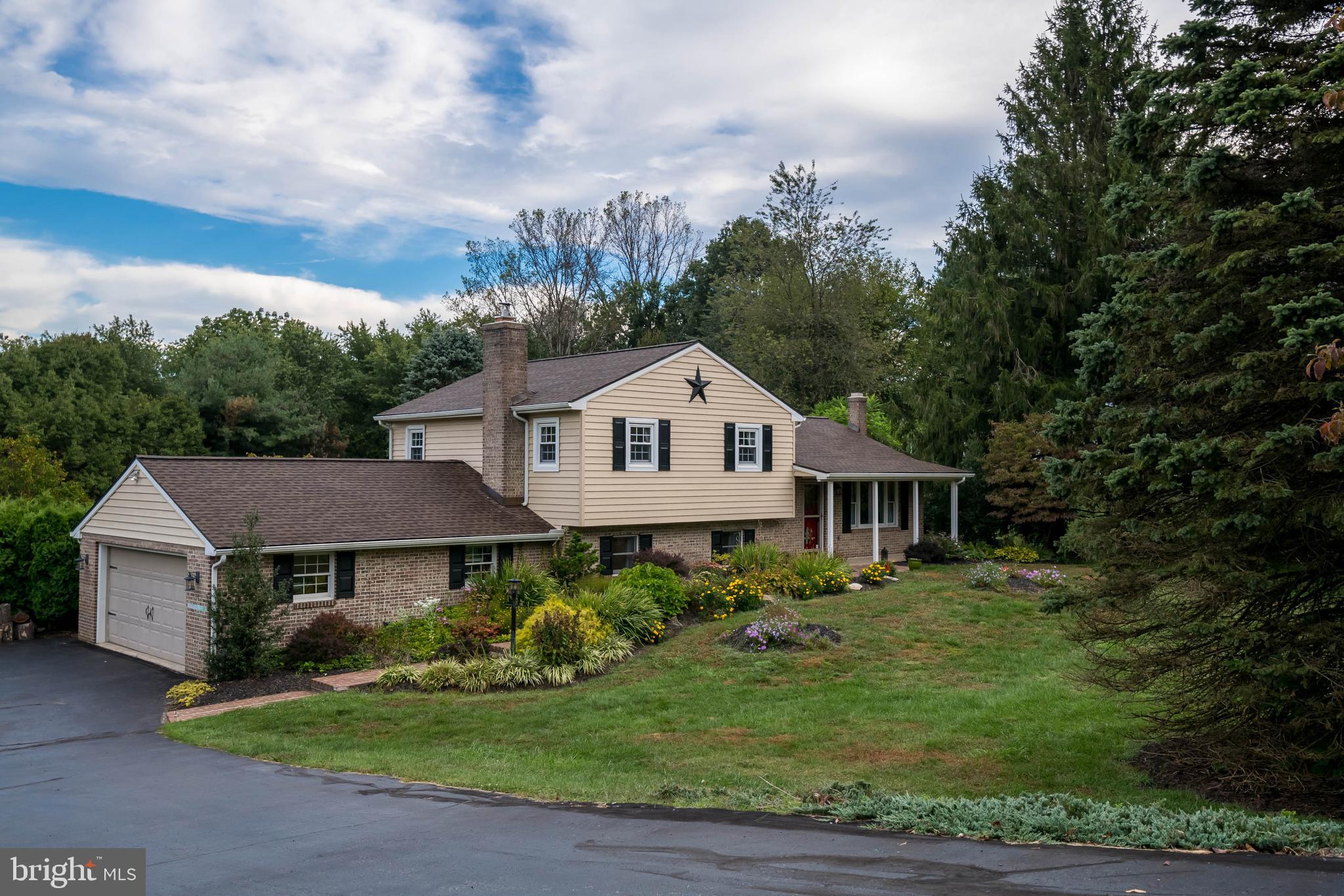 810 North Church Road Reading, PA 19608 - Photo 2 of 34