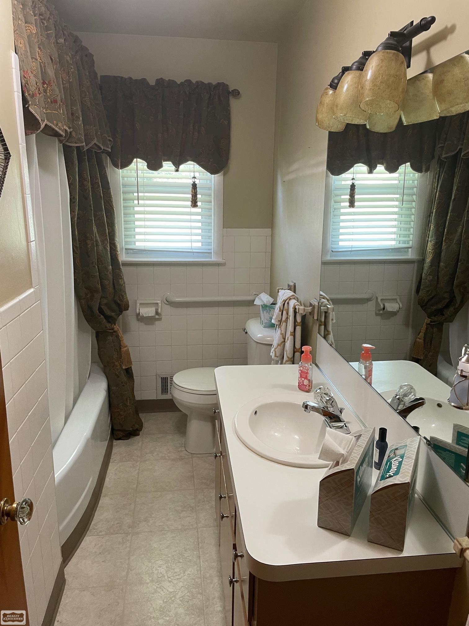 18385 21 Mile Road Macomb, MI 48044 - Photo 24 of 44 50086088-23.JPG