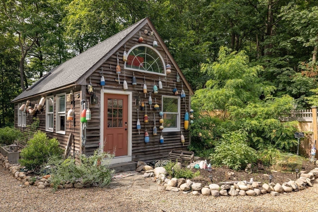 356 Main Street Amesbury, MA 01913 - Photo 35 of 41 a front view of a house with a yard