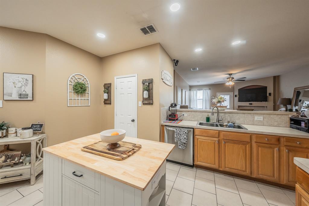 9032 Saratoga Road Fort Worth, TX 76244 - Photo 14 of 37