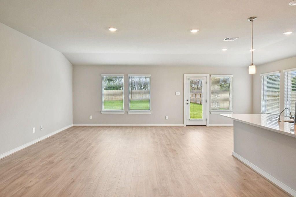 2131 Rawls Ranch Conroe, TX 77301 - Photo 3 of 40 Gallery Image 3