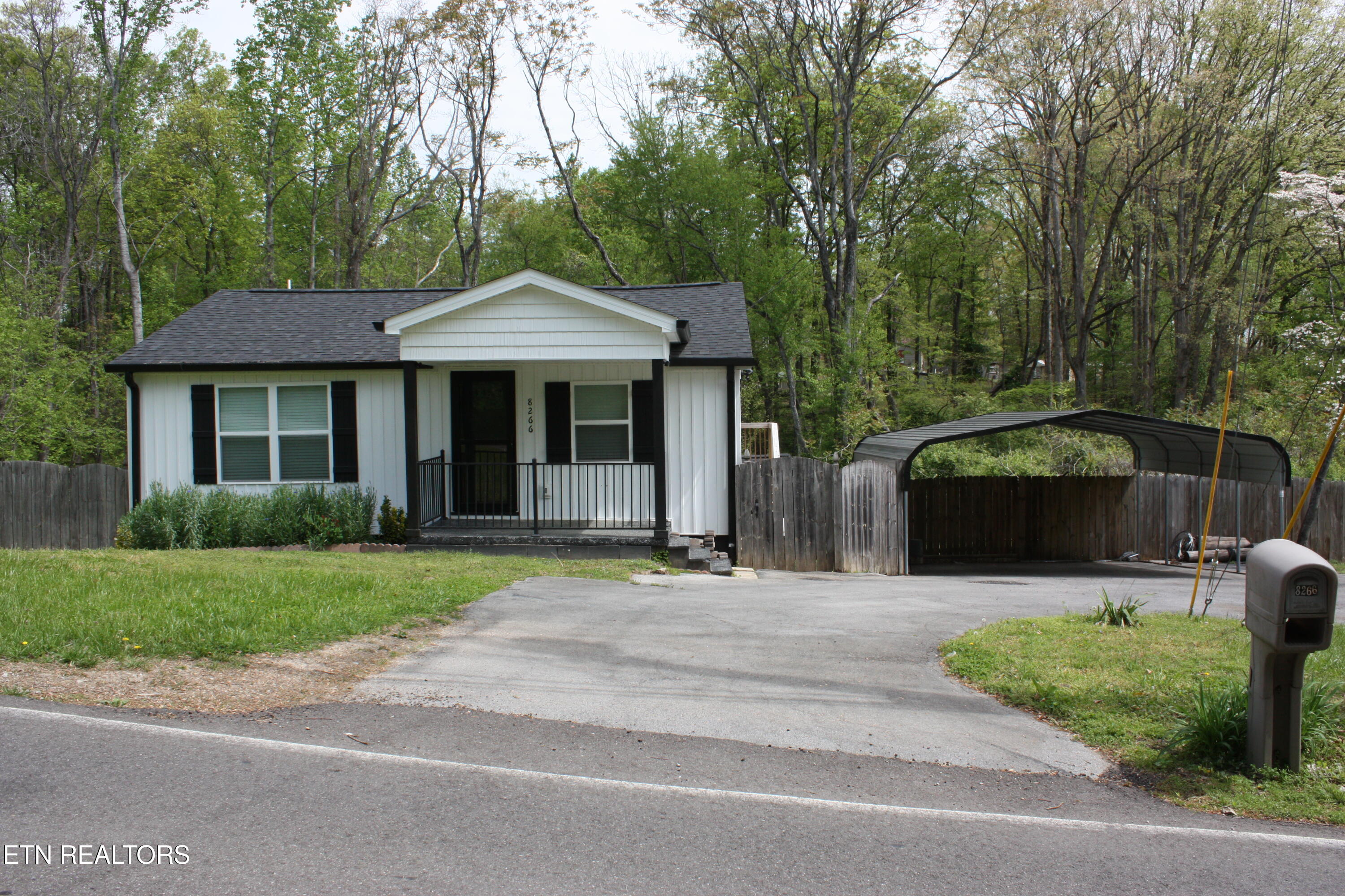 8266 Brickyard Road Powell, TN 37849 - Photo 2 of 39 IMG_2877