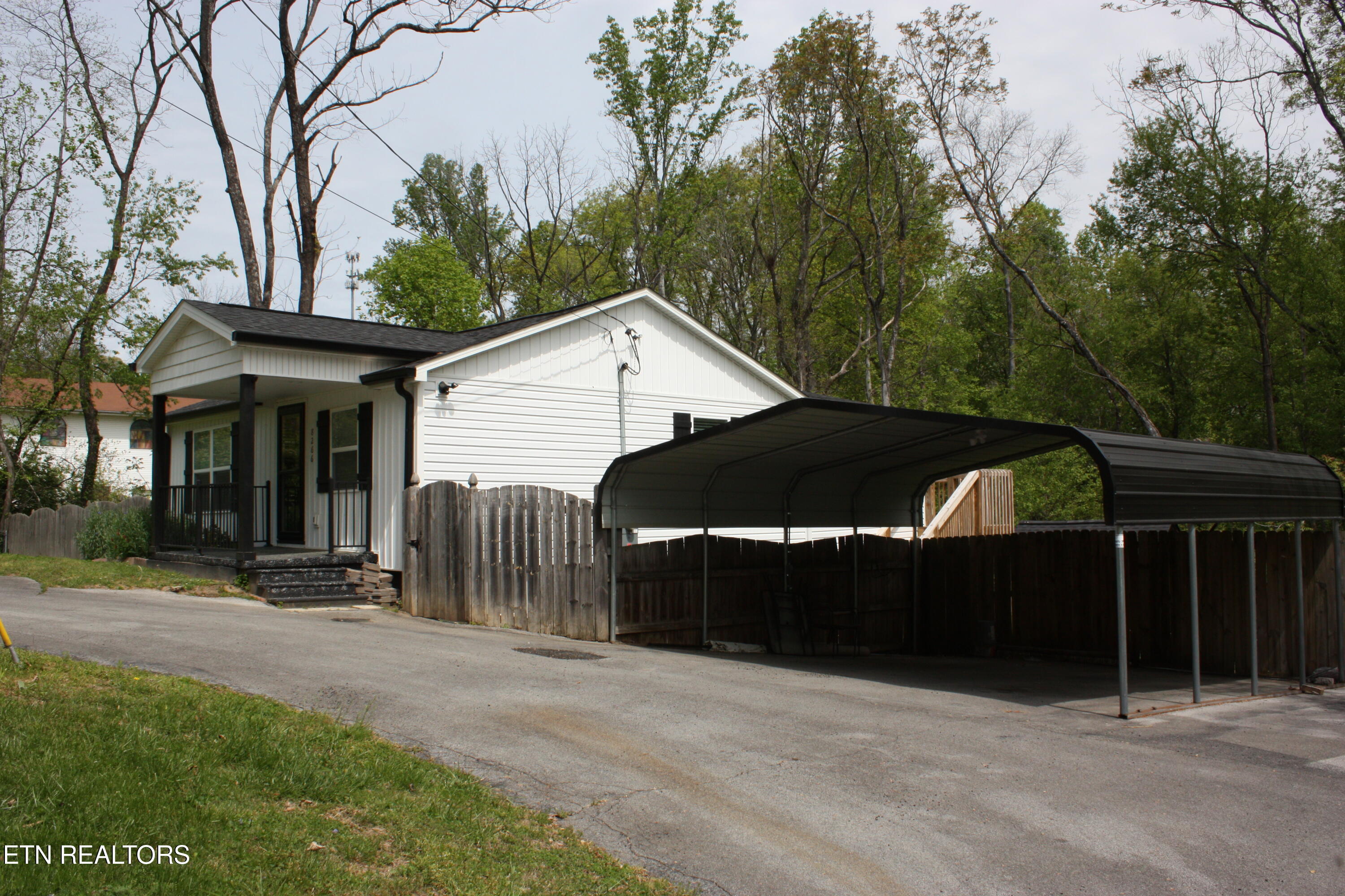 8266 Brickyard Road Powell, TN 37849 - Photo 3 of 39 IMG_2876
