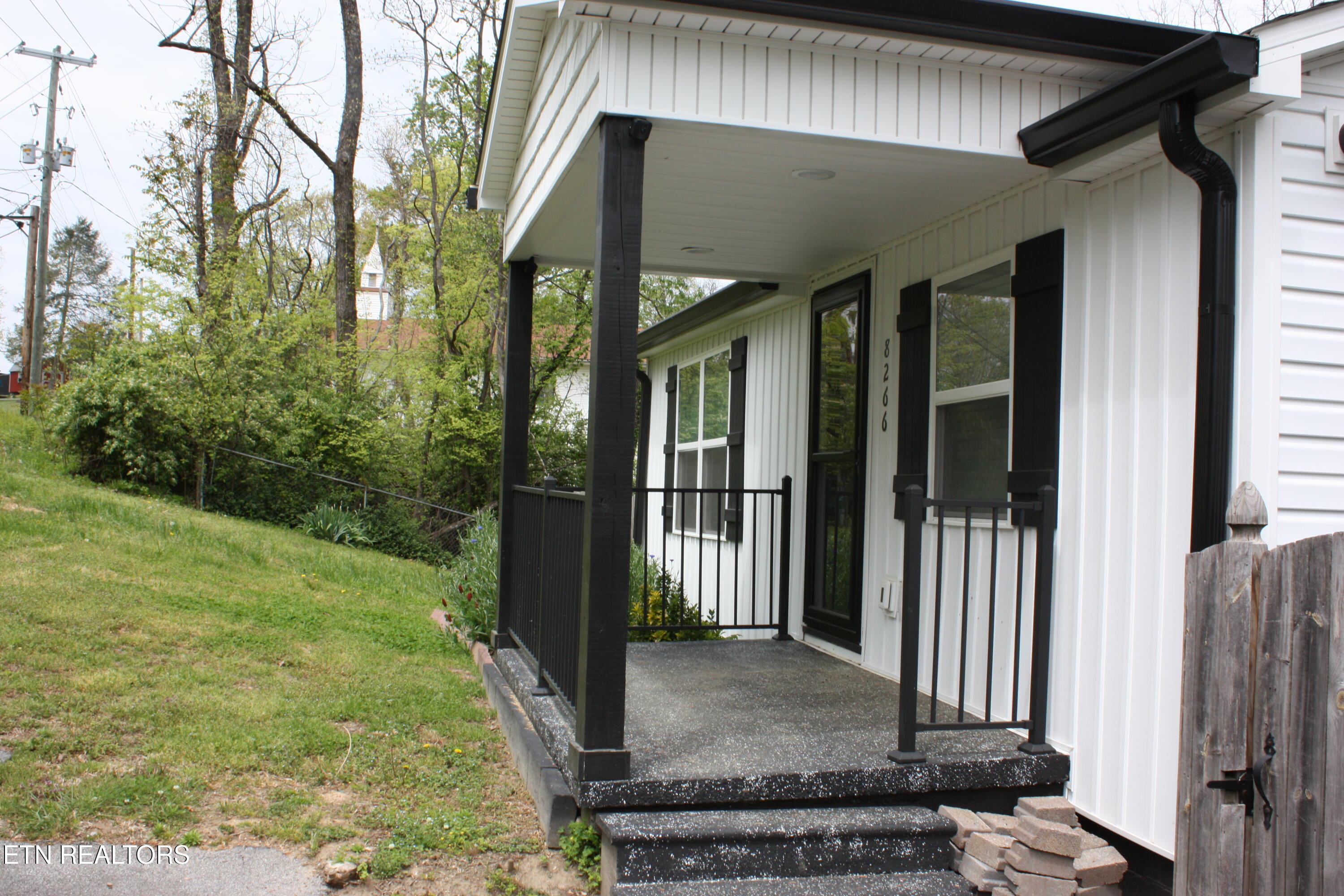 8266 Brickyard Road Powell, TN 37849 - Photo 4 of 39 IMG_2914