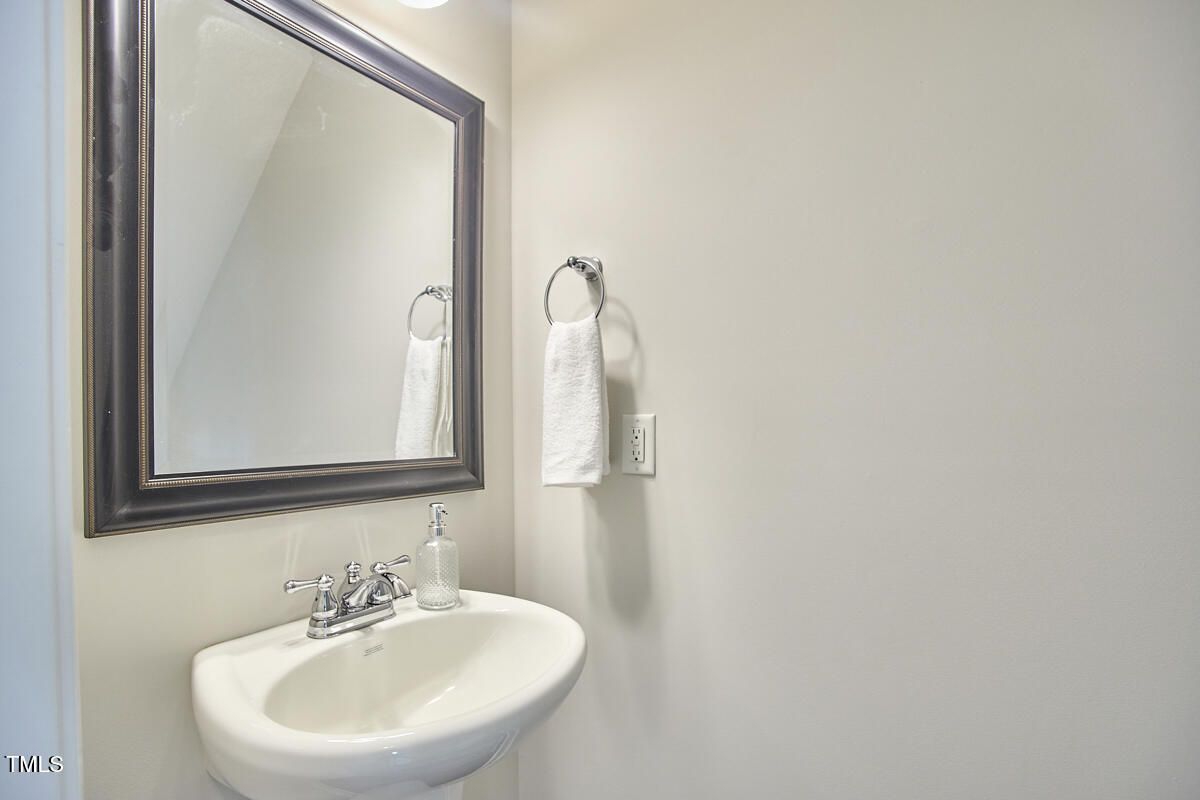 2808 Carter Finley Place Raleigh, NC 27606 - Photo 26 of 45 022