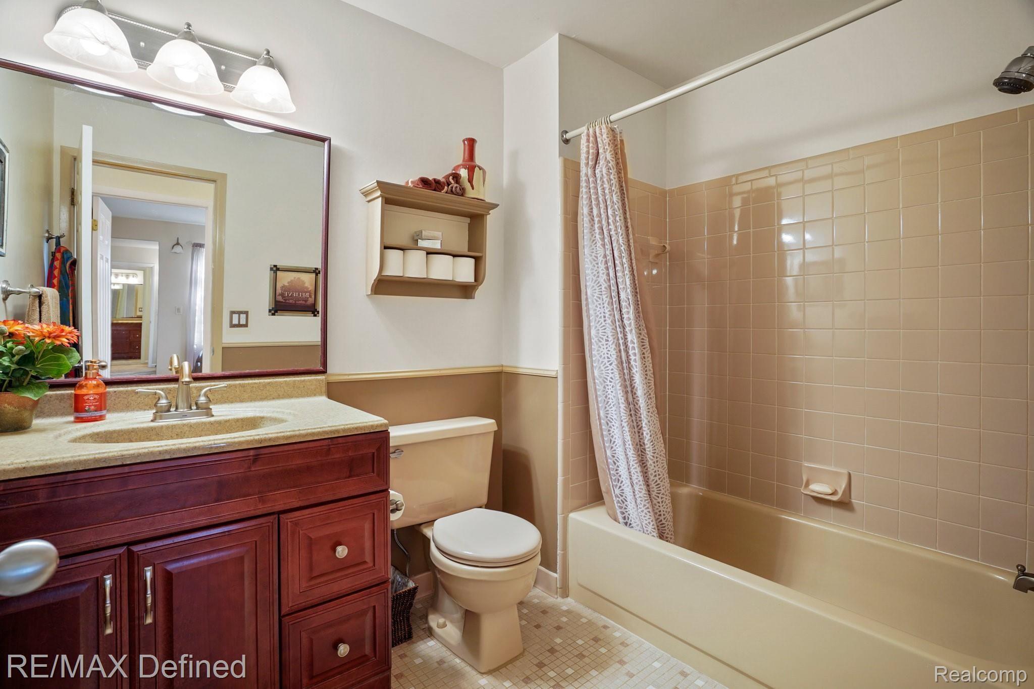 2183 North Fairview Lane Rochester, MI 48306 - Photo 27 of 36 2183-N-Fairview-Ln-33.jpg
