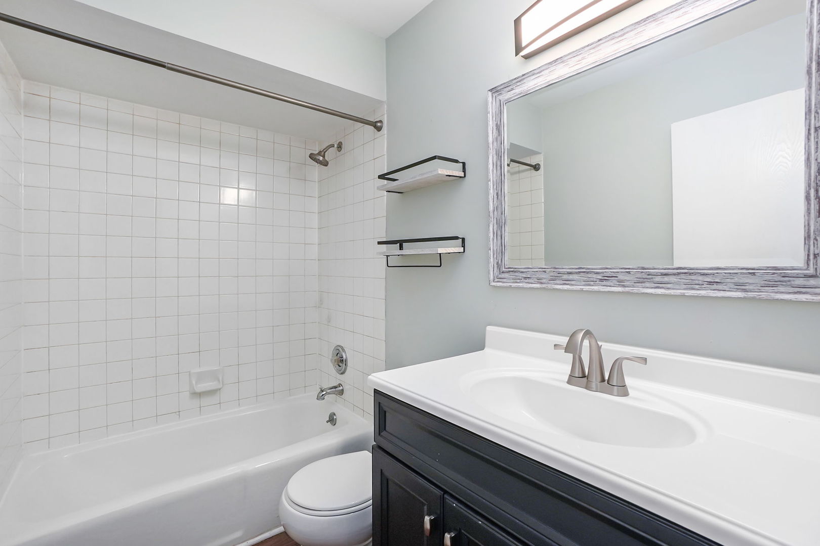 2165 Savannah Road Elgin, IL 60123 - Photo 10 of 27 a bathroom with a sink a toilet and a bathtub