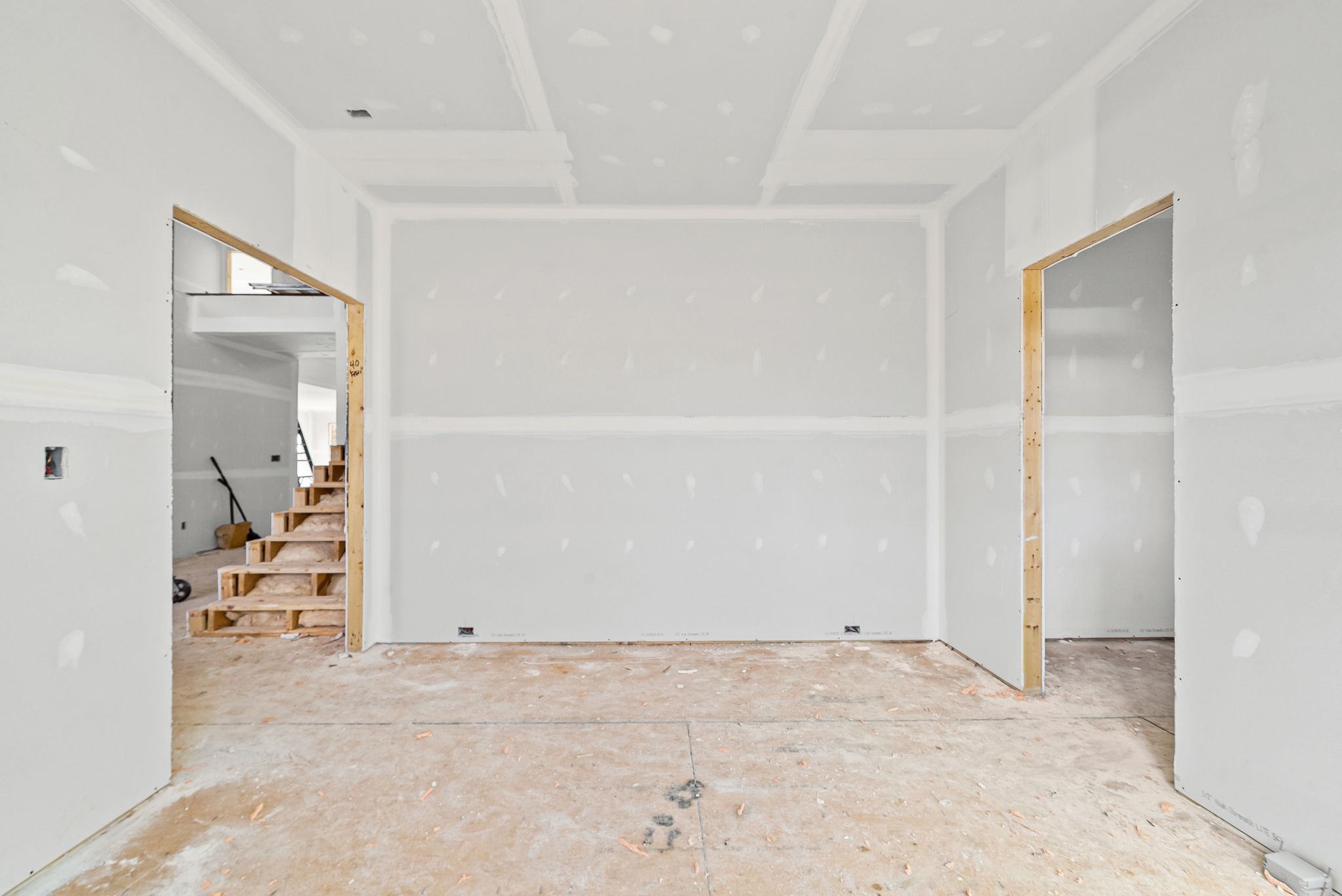 1307 Shady Grove Road Clarksville, TN 37043 - Photo 6 of 24 an empty room with mirror