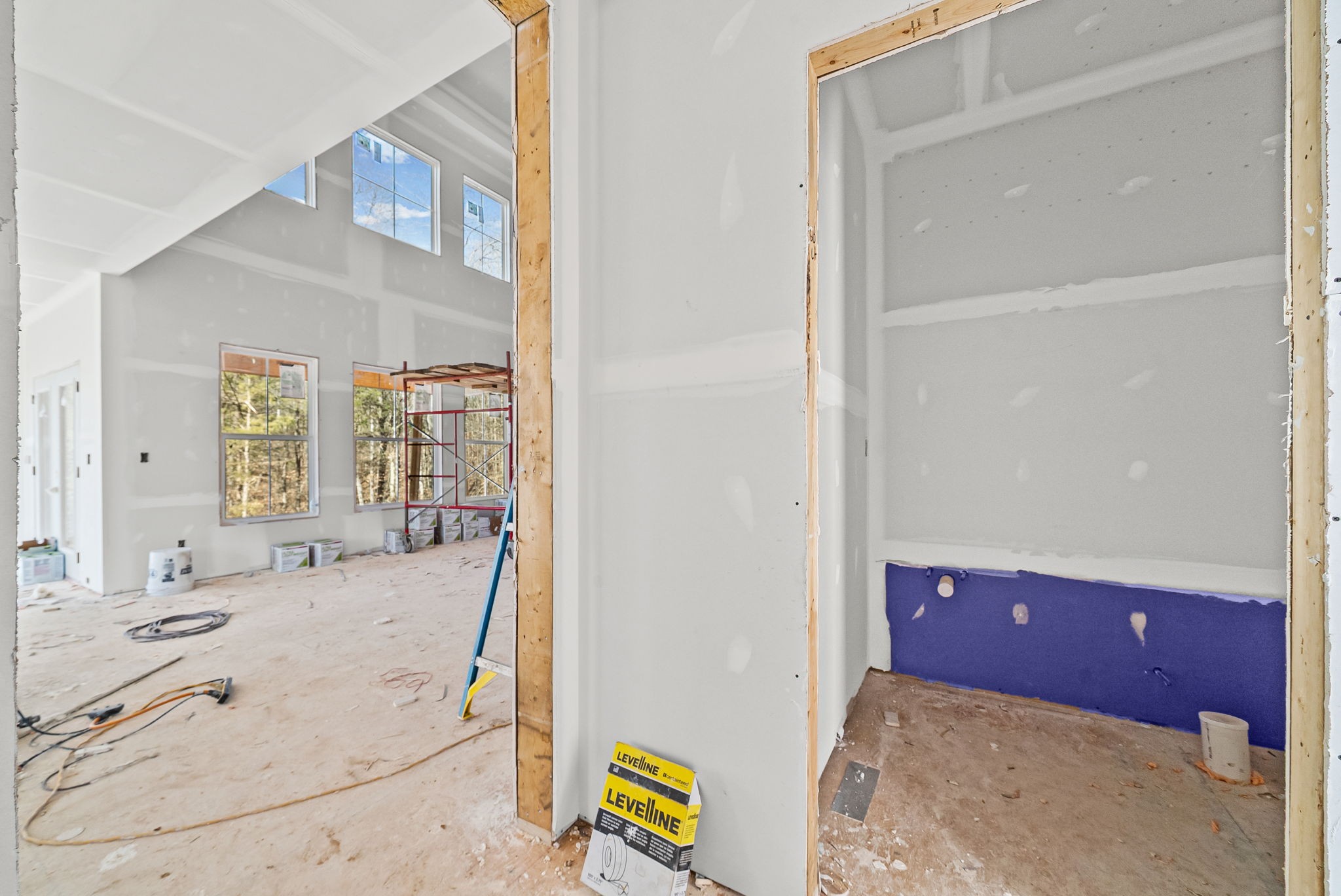 1307 Shady Grove Road Clarksville, TN 37043 - Photo 7 of 24 a bathroom with a tub a sink and a mirror