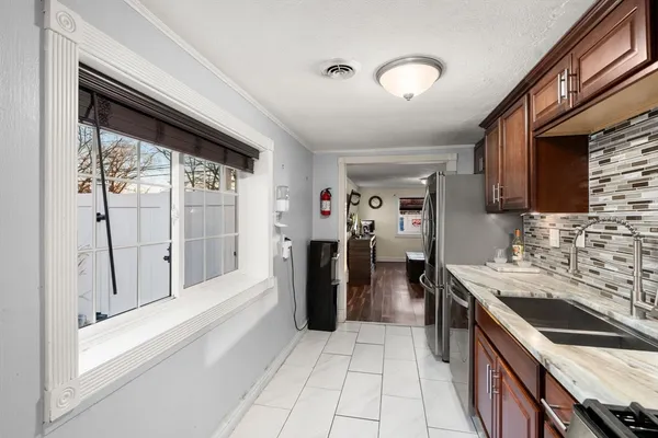 $400,000 | 241 Mendon Road, Attleboro, MA 02703