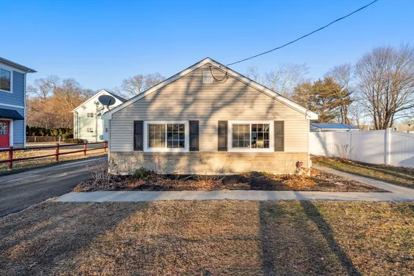 $400,000 | 241 Mendon Road, Attleboro, MA 02703