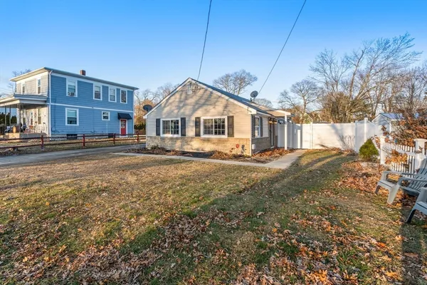 $400,000 | 241 Mendon Road, Attleboro, MA 02703