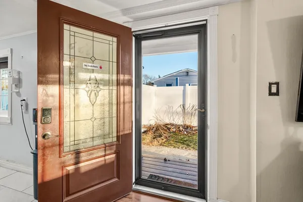 $400,000 | 241 Mendon Road, Attleboro, MA 02703