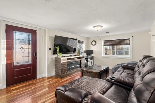 $400,000 | 241 Mendon Road, Attleboro, MA 02703