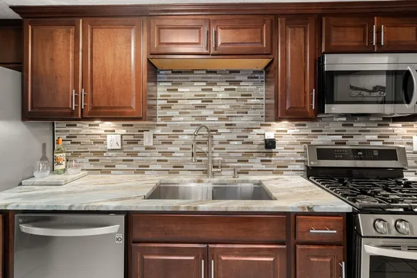 $400,000 | 241 Mendon Road, Attleboro, MA 02703