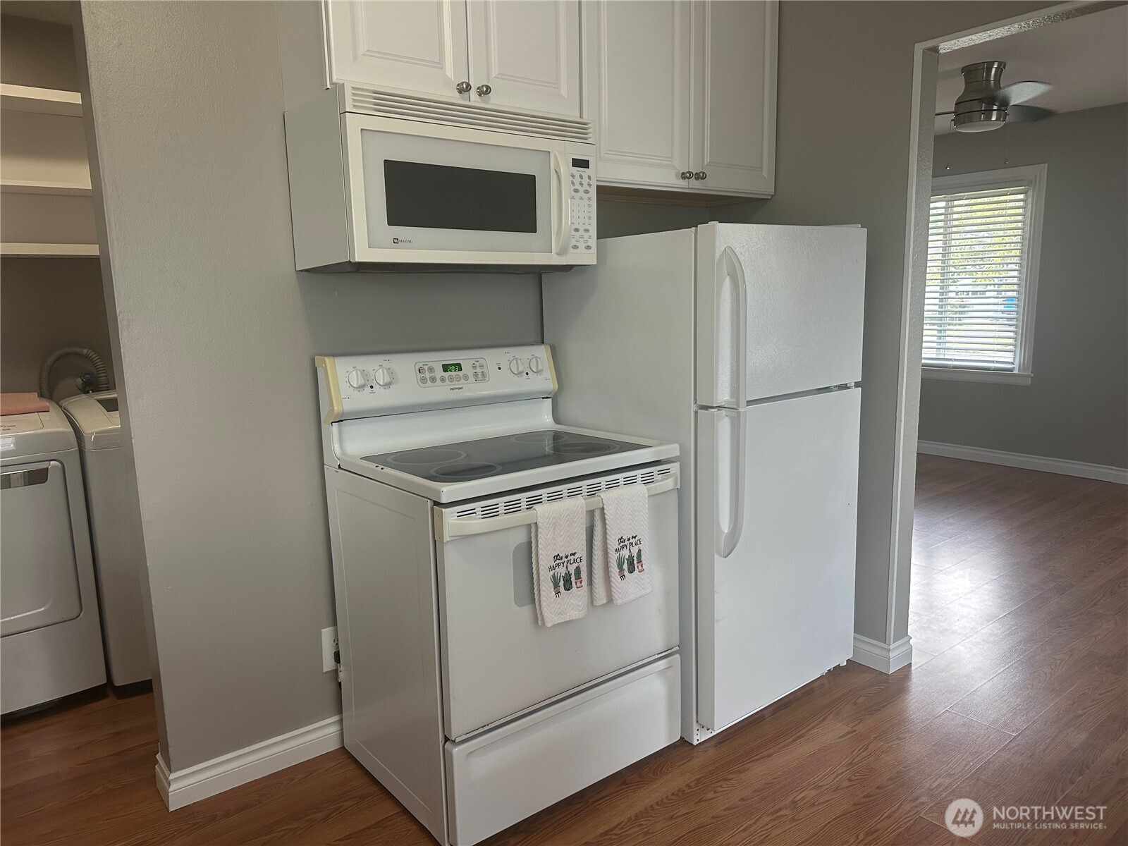 3153 Florida Street Longview, WA 98632 - Photo 27 of 27 a utility room with dryer and washer