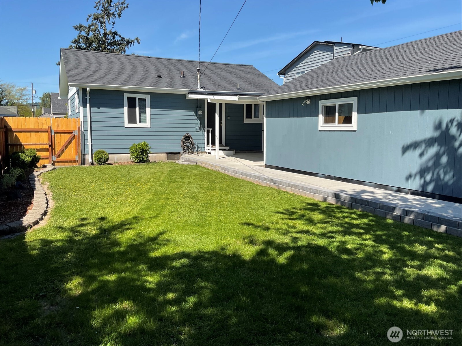 3153 Florida Street Longview, WA 98632 - Photo 3 of 27 a front view of a house with garden