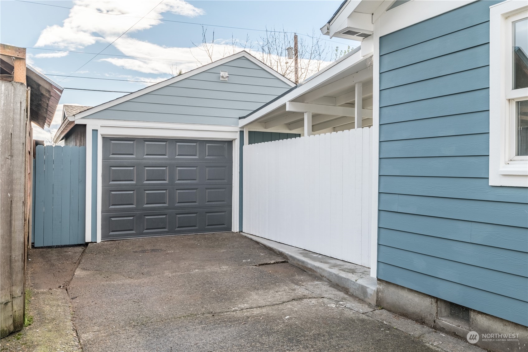 3153 Florida Street Longview, WA 98632 - Photo 6 of 27 a view of outdoor space and parking space