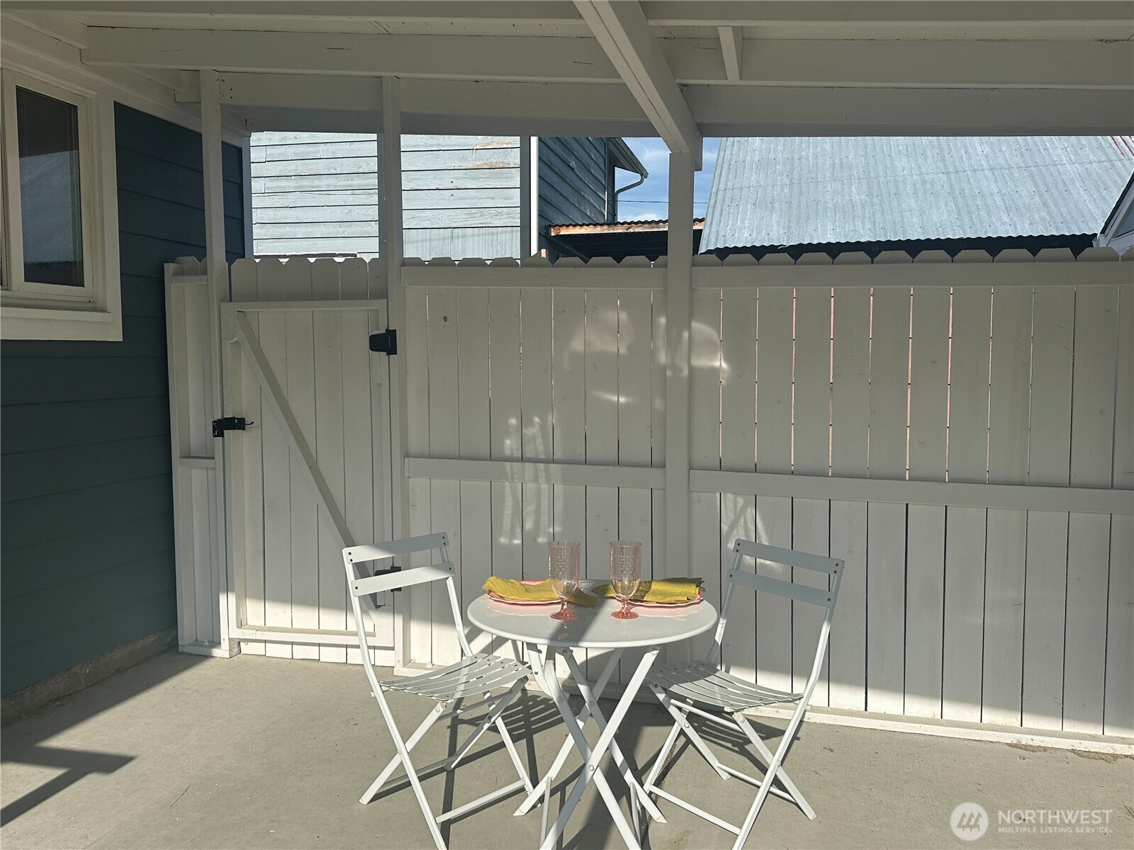 3153 Florida Street Longview, WA 98632 - Photo 10 of 27 a view of a chairs and table in the balcony