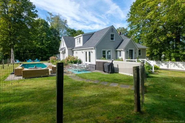 $975,000 | 21 Perry Street, Salisbury, CT 06039