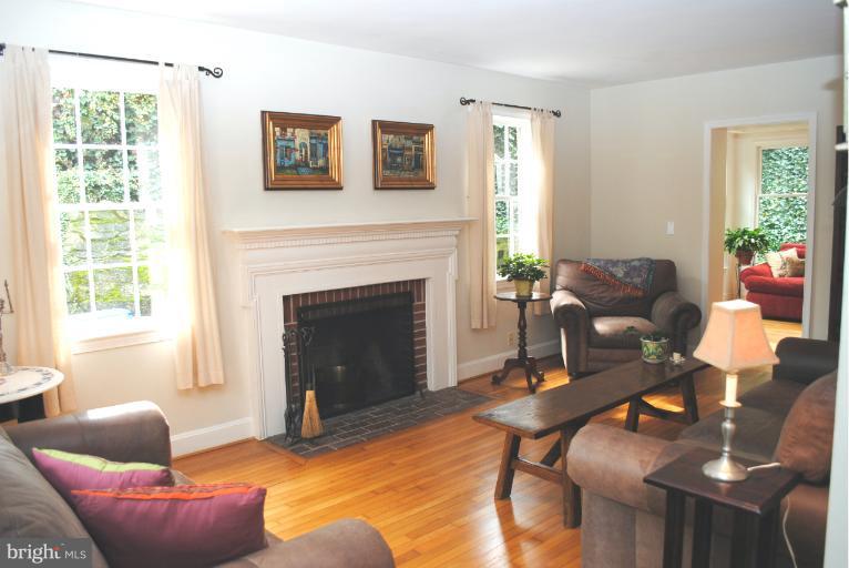 7906 Chelton Road Bethesda, MD 20814 - Photo 4 of 16 Living Room