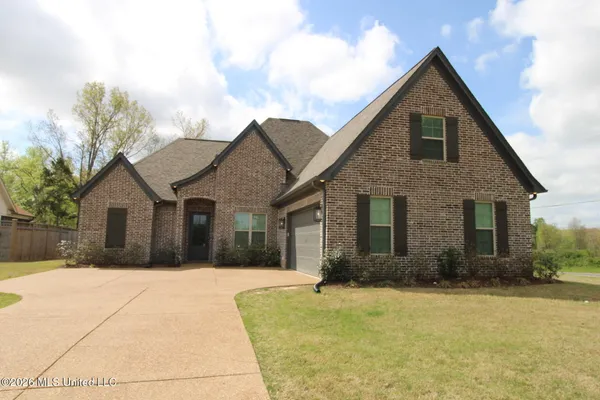 $399,000 | 4007 Bakersfield Drive, Nesbit, MS 38651