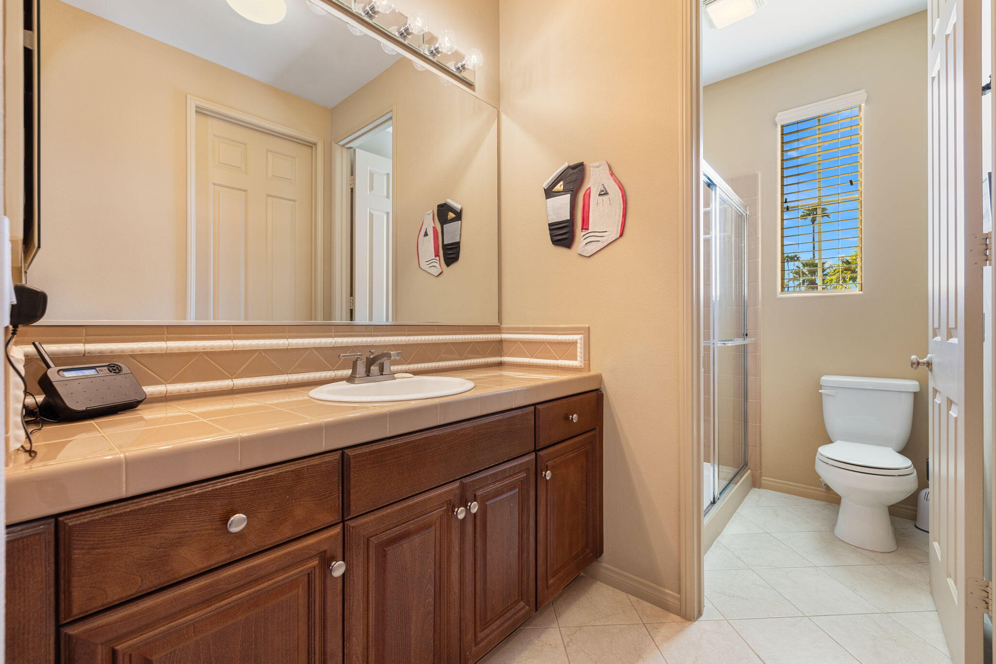 106 Lakefront Way Rancho Mirage, CA 92270 - Photo 25 of 35 guest bathroom