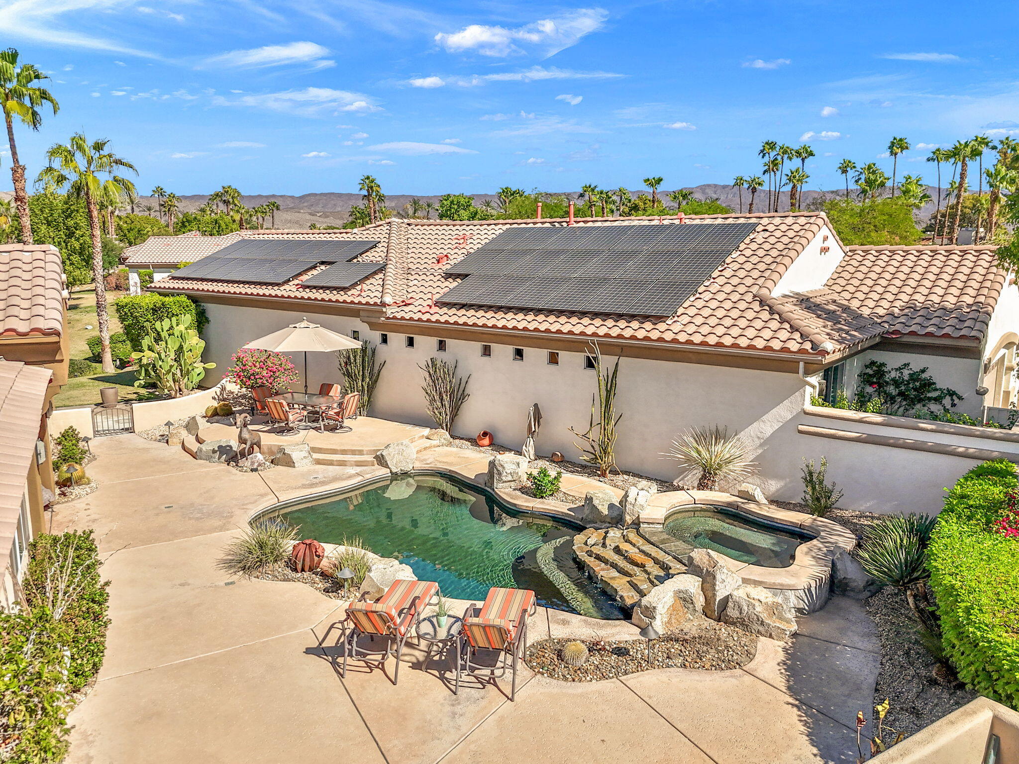 106 Lakefront Way Rancho Mirage, CA 92270 - Photo 27 of 35 courtyard