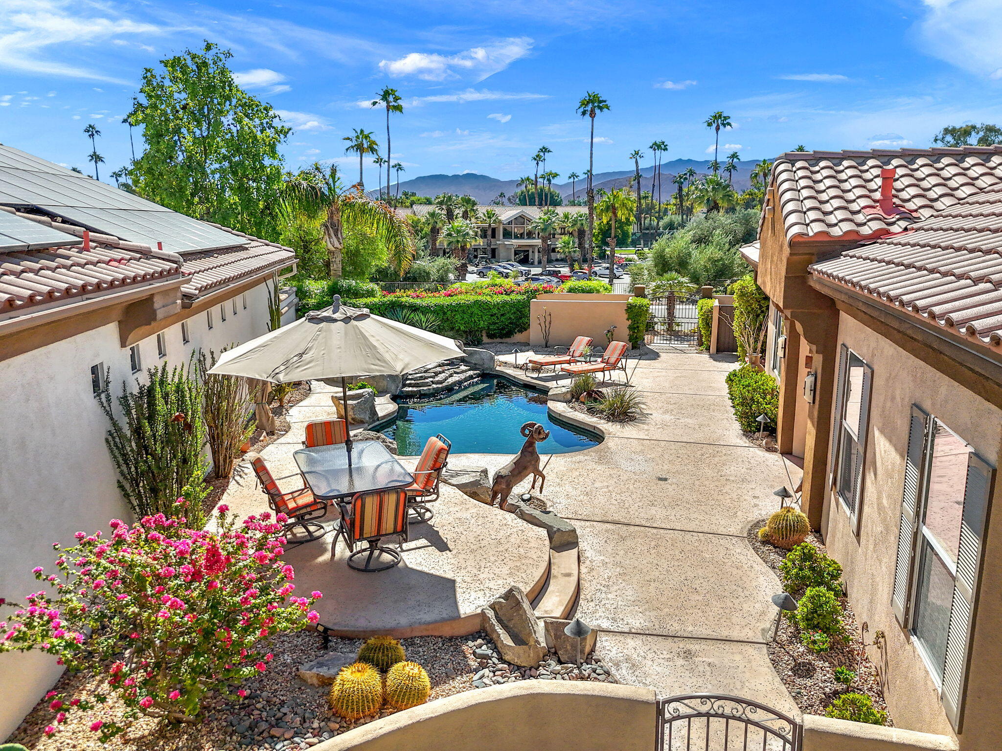 106 Lakefront Way Rancho Mirage, CA 92270 - Photo 29 of 35 courtyard