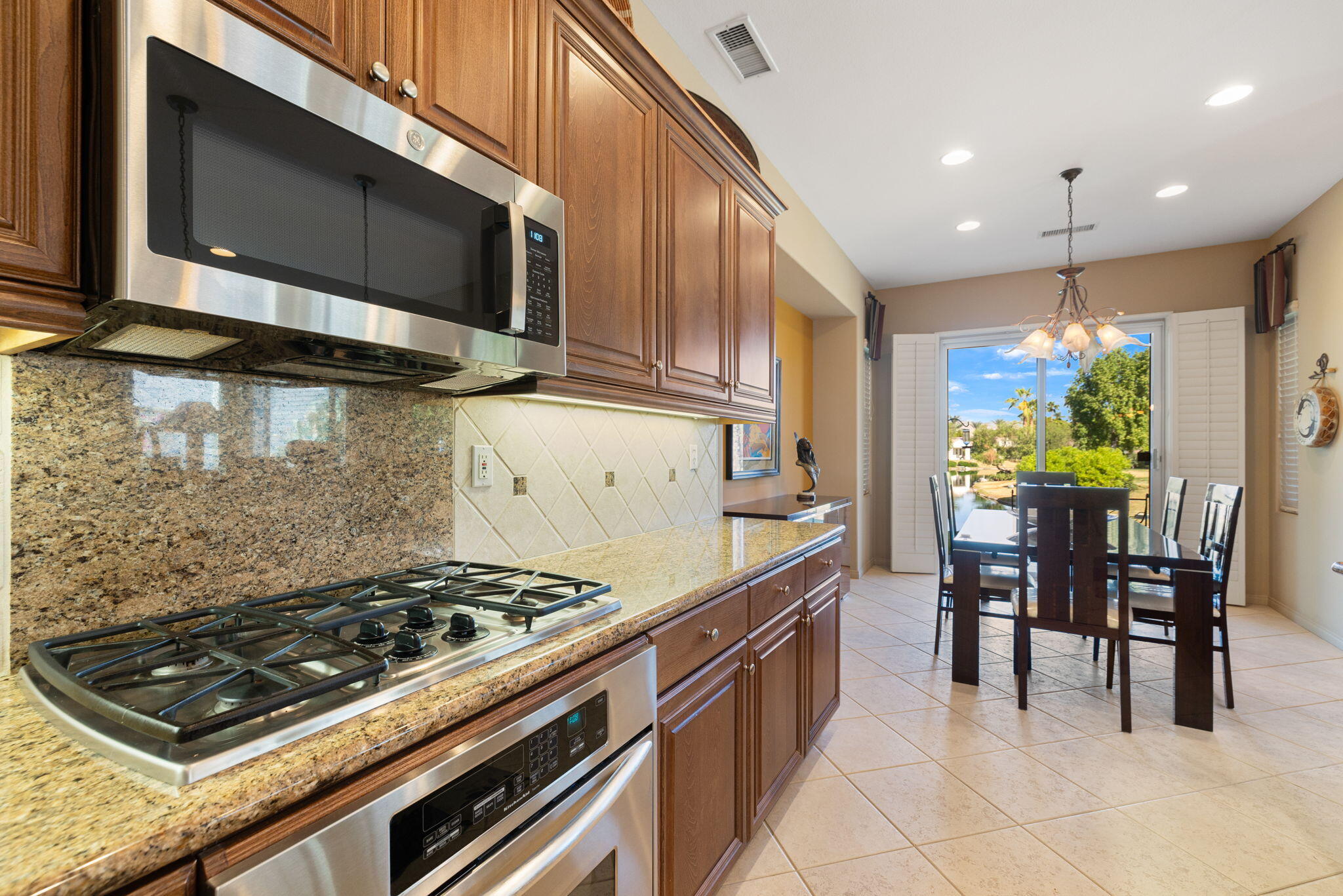 106 Lakefront Way Rancho Mirage, CA 92270 - Photo 9 of 35 kitchen