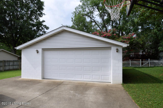 8821 Gutenberg Road Louisville, KY 40299 - Photo 4 of 45 DSC_0144