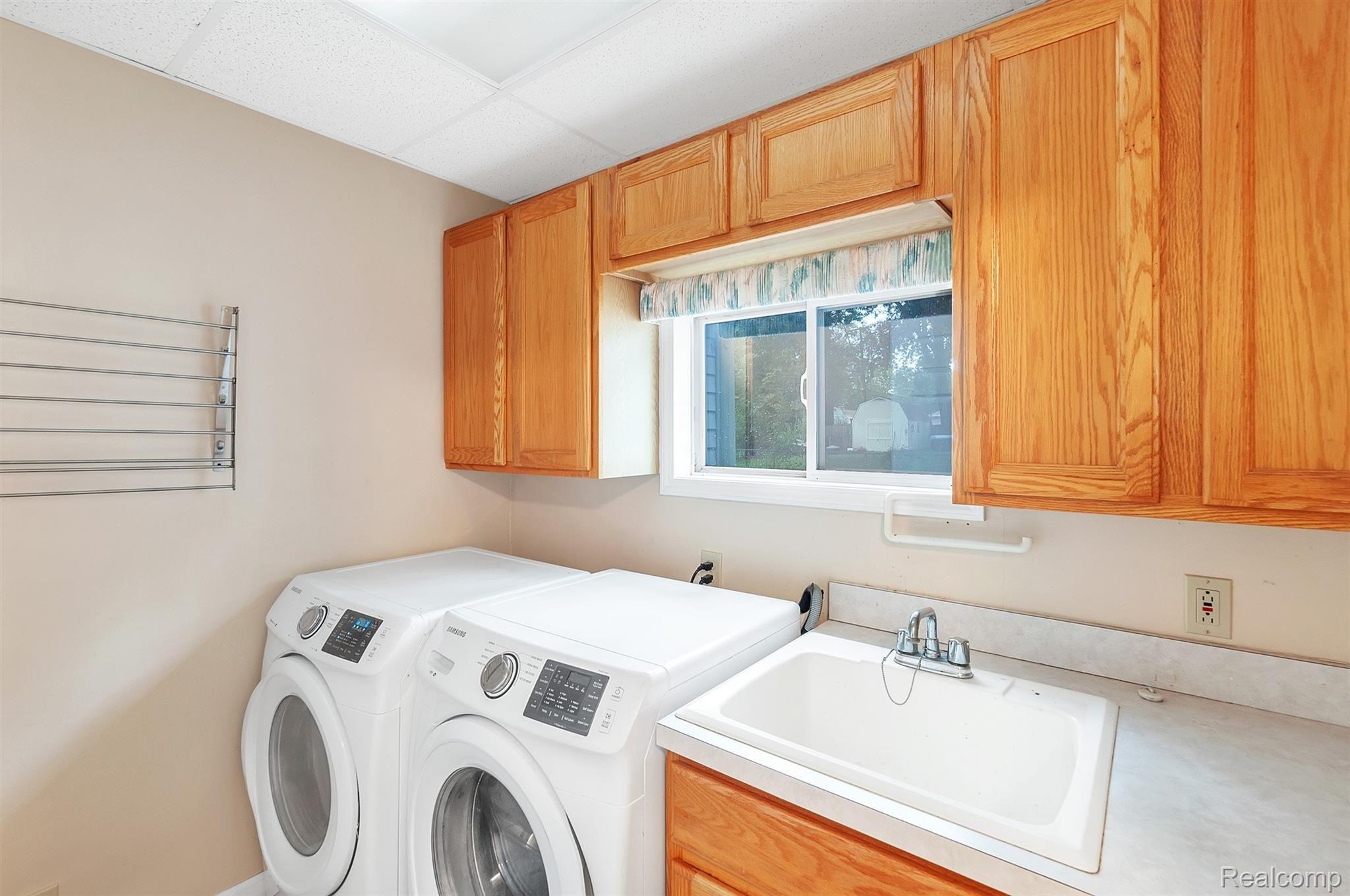 23309 Tuck Road Farmington, MI 48336 - Photo 28 of 40 19-23309 Tuck Rd-WindowStill-Real-E.jpg