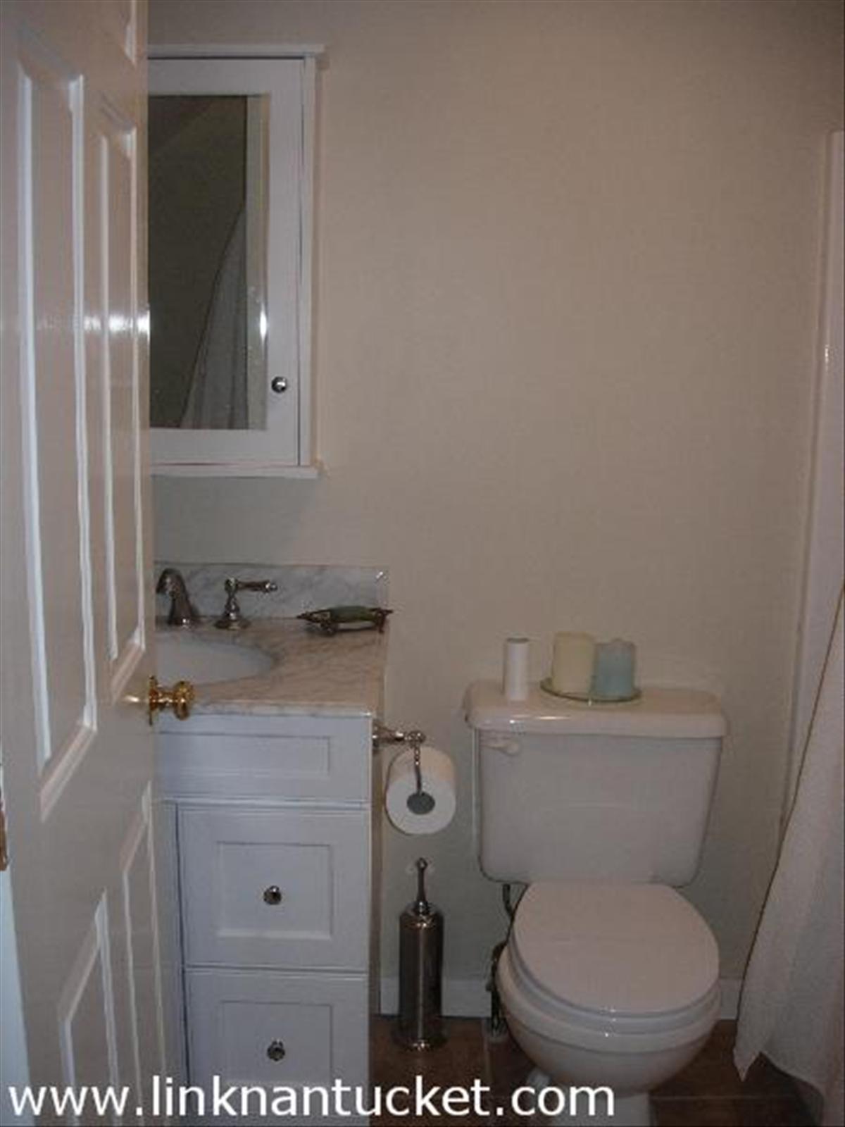 39 B Essex Road, Unit 2 Nantucket, MA 02554 - Photo 9 of 10 Gallery Image 9