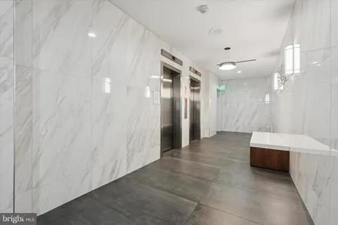 $189,000 | 2101 Chestnut Street, Unit 1412, Philadelphia, PA 19103