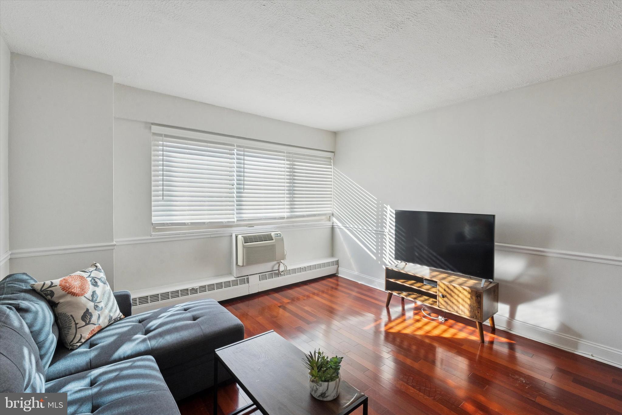 2101 Chestnut Street, Unit 1412 Philadelphia, PA 19103 - Photo 6 of 15