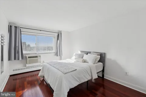 $189,000 | 2101 Chestnut Street, Unit 1412, Philadelphia, PA 19103