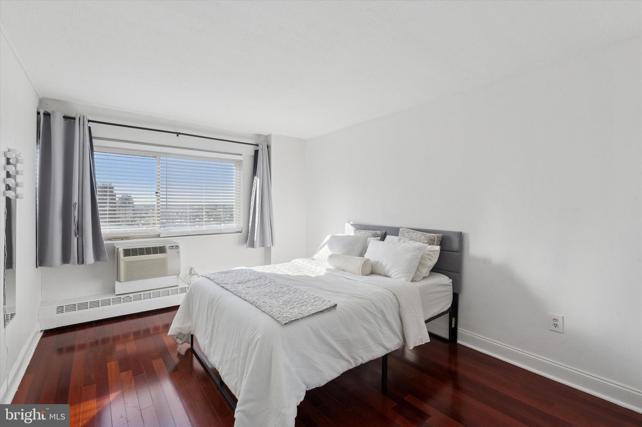 2101 Chestnut Street, Unit 1412 Philadelphia, PA 19103 - Photo 7 of 15