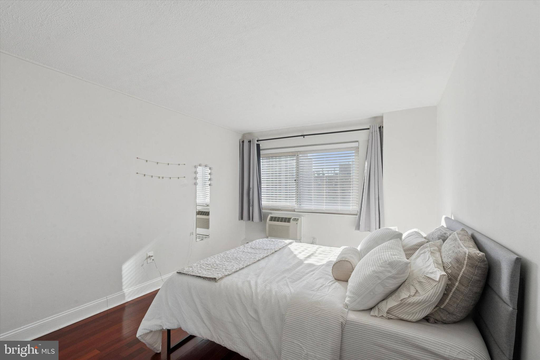 2101 Chestnut Street, Unit 1412 Philadelphia, PA 19103 - Photo 8 of 15