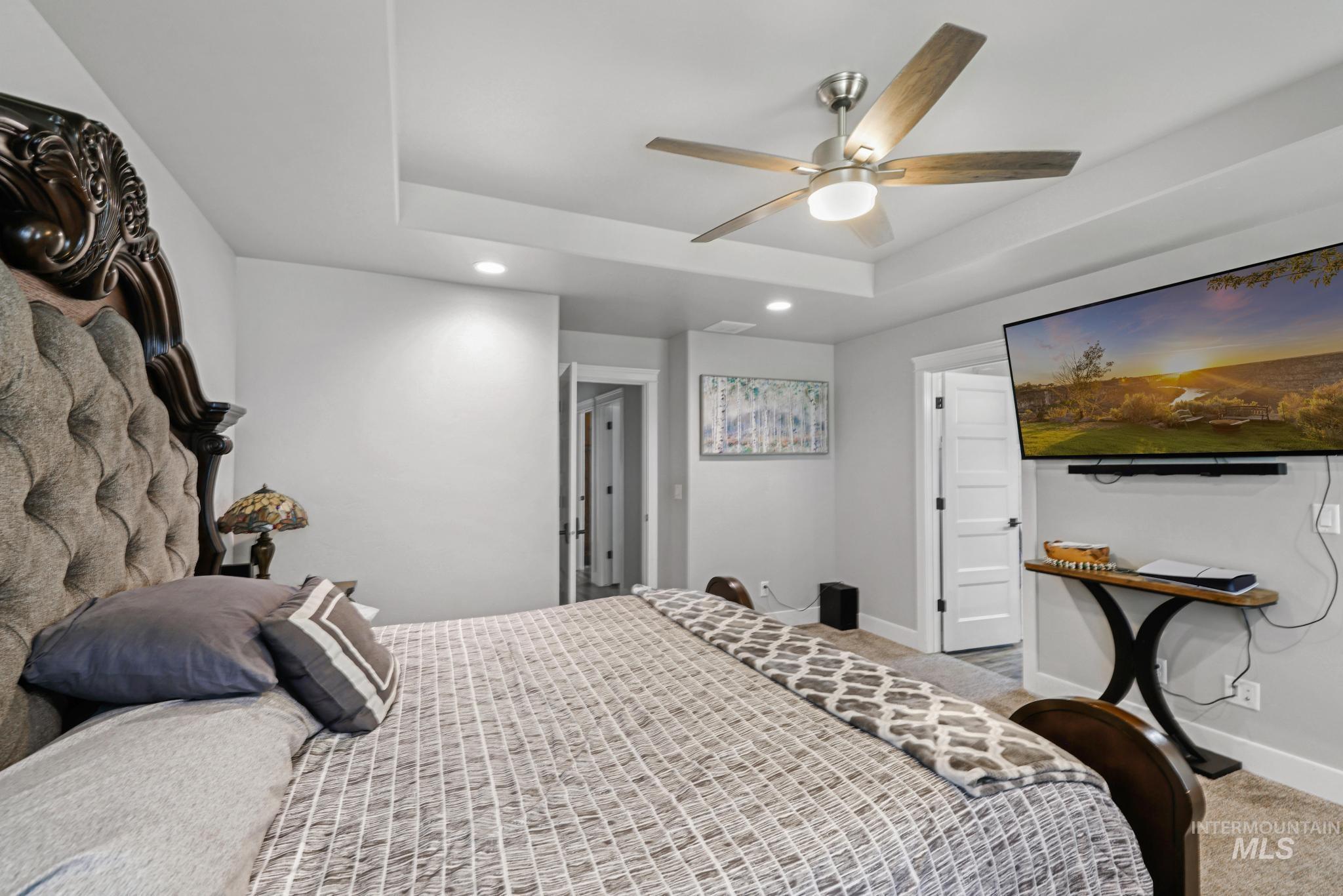1150 Kimberly Meadows Road Kimberly, ID 83341 - Photo 22 of 32 Tray ceiling with recessed lighting and a ceiling fan