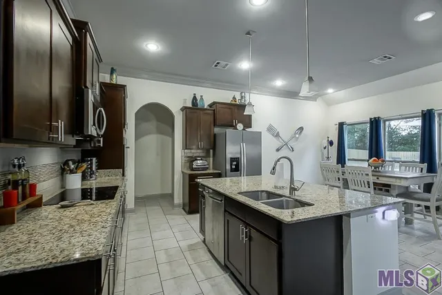 $379,000 | 8614 Sandpiper Street, Denham Springs, LA 70706