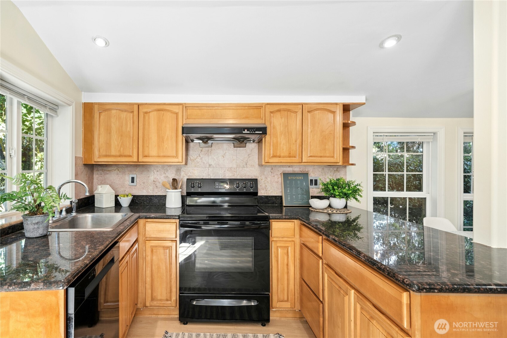 469 Maple Avenue Southwest Renton, WA 98057 - Photo 8 of 40 Gallery Image 8