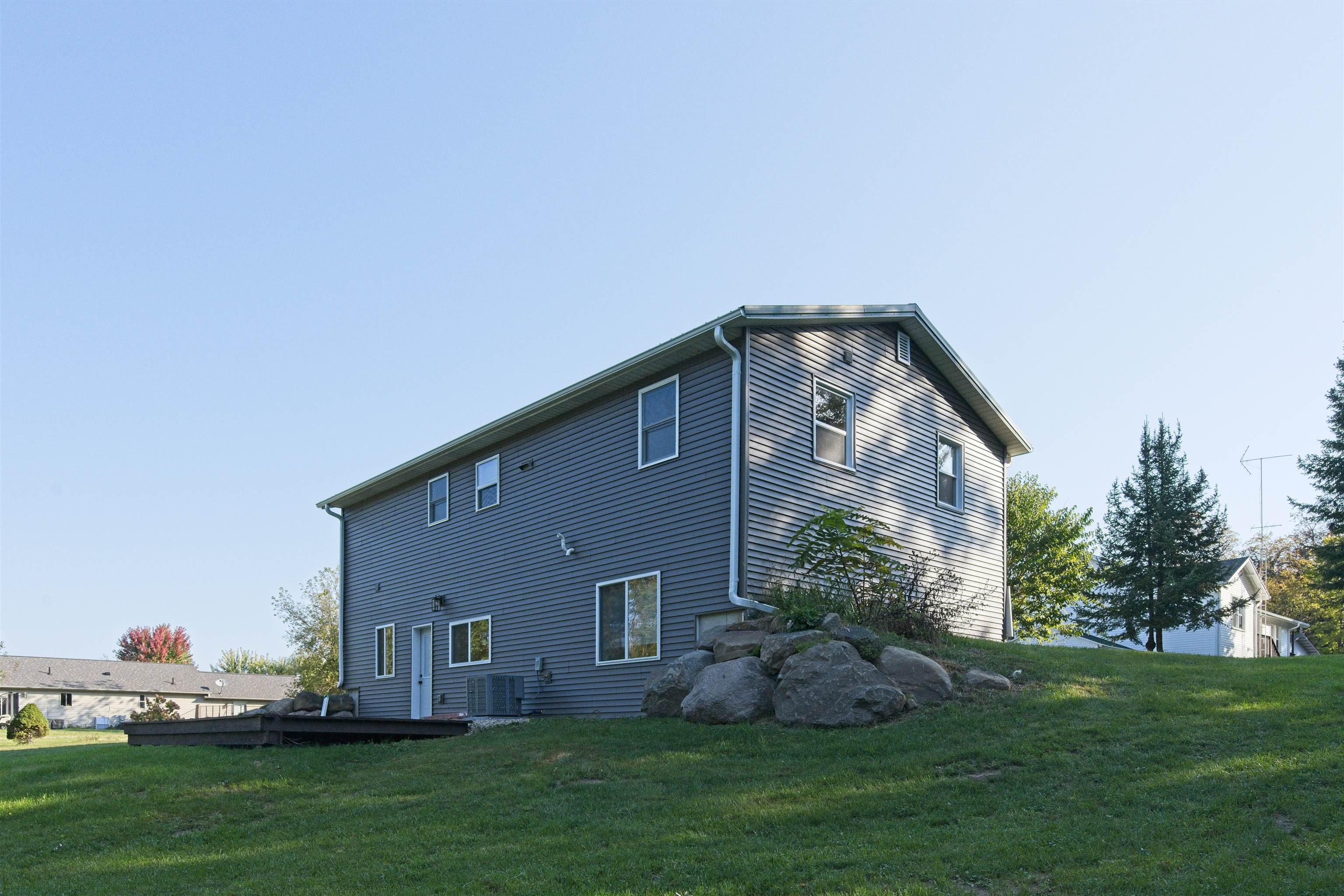 S5655 Old Lake Road Baraboo, WI 53913 - Photo 2 of 39