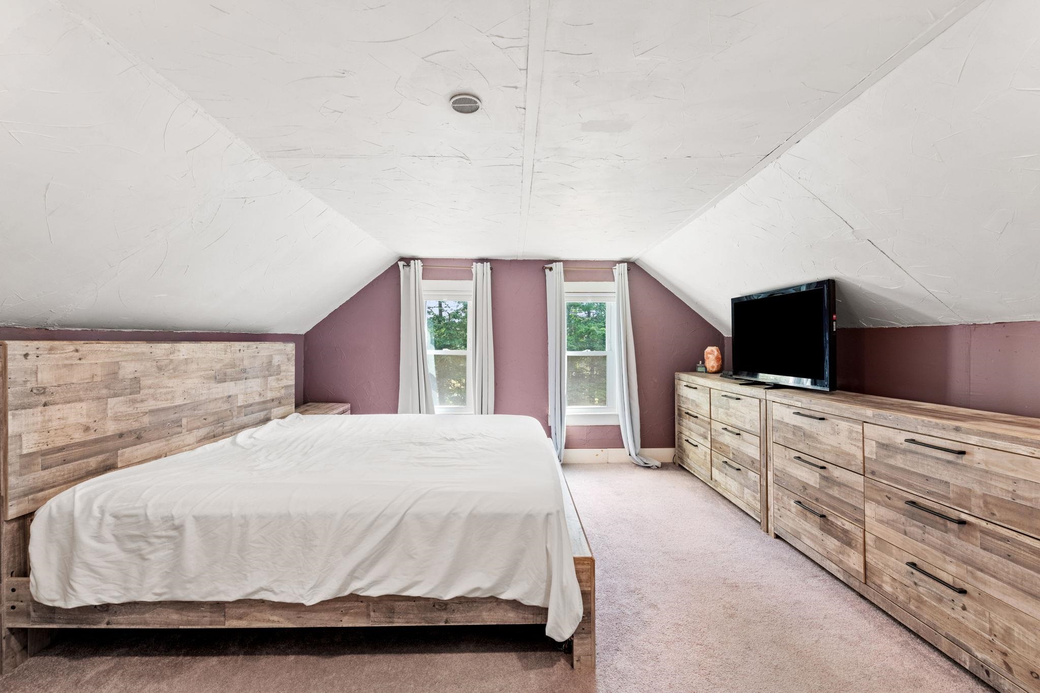 39 Newfields Road Exeter, NH 03833 - Photo 12 of 28