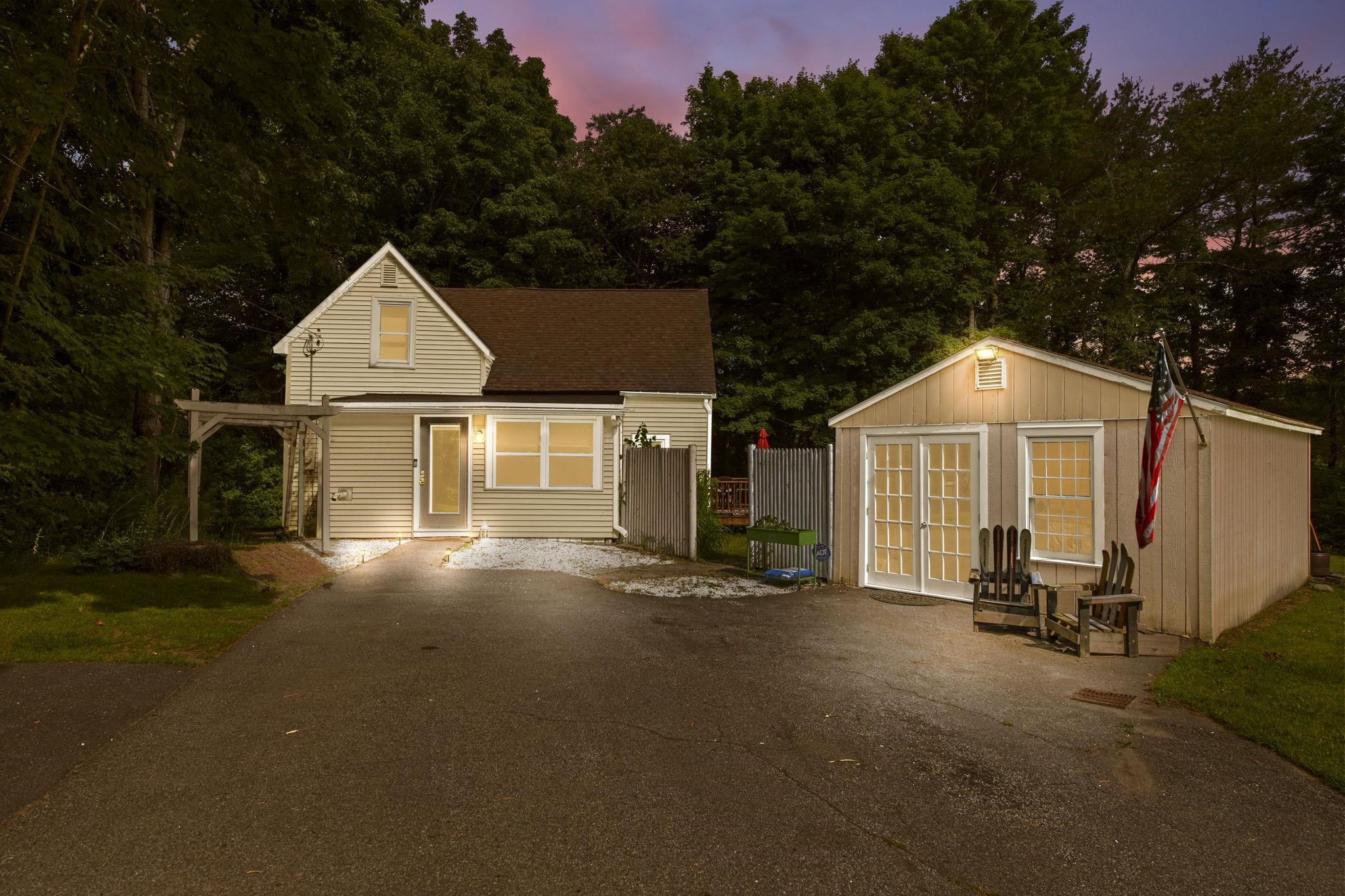 39 Newfields Road Exeter, NH 03833 - Photo 13 of 28