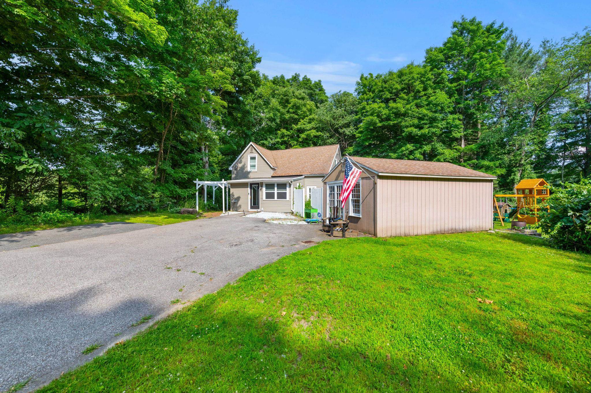 39 Newfields Road Exeter, NH 03833 - Photo 20 of 28