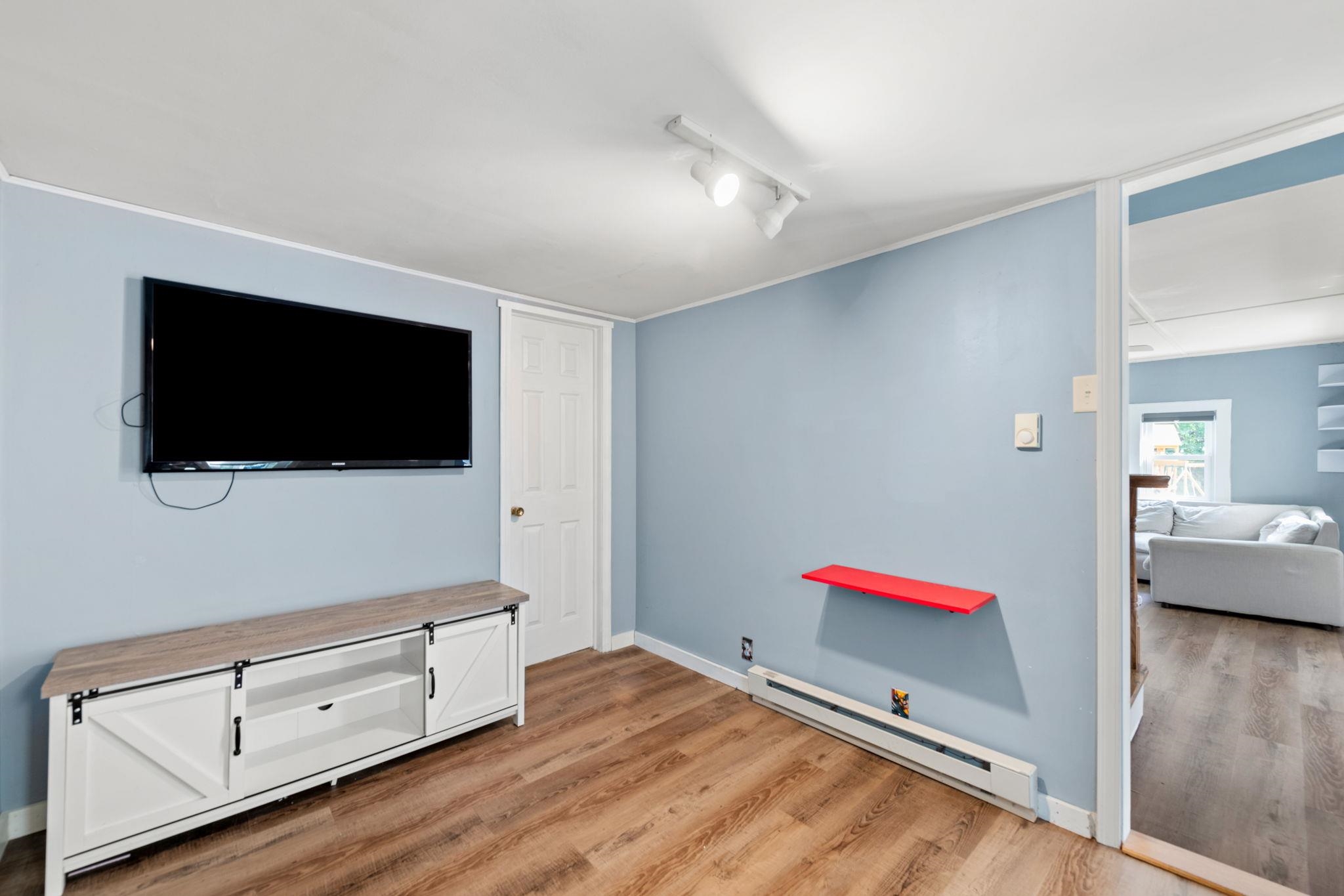 39 Newfields Road Exeter, NH 03833 - Photo 9 of 28